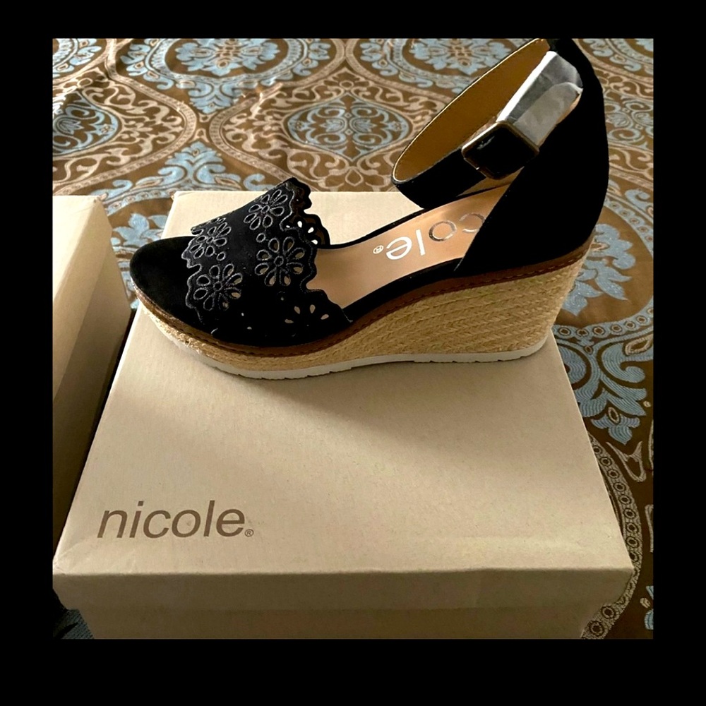 New Sandals-Never Worn made for narrow feet.